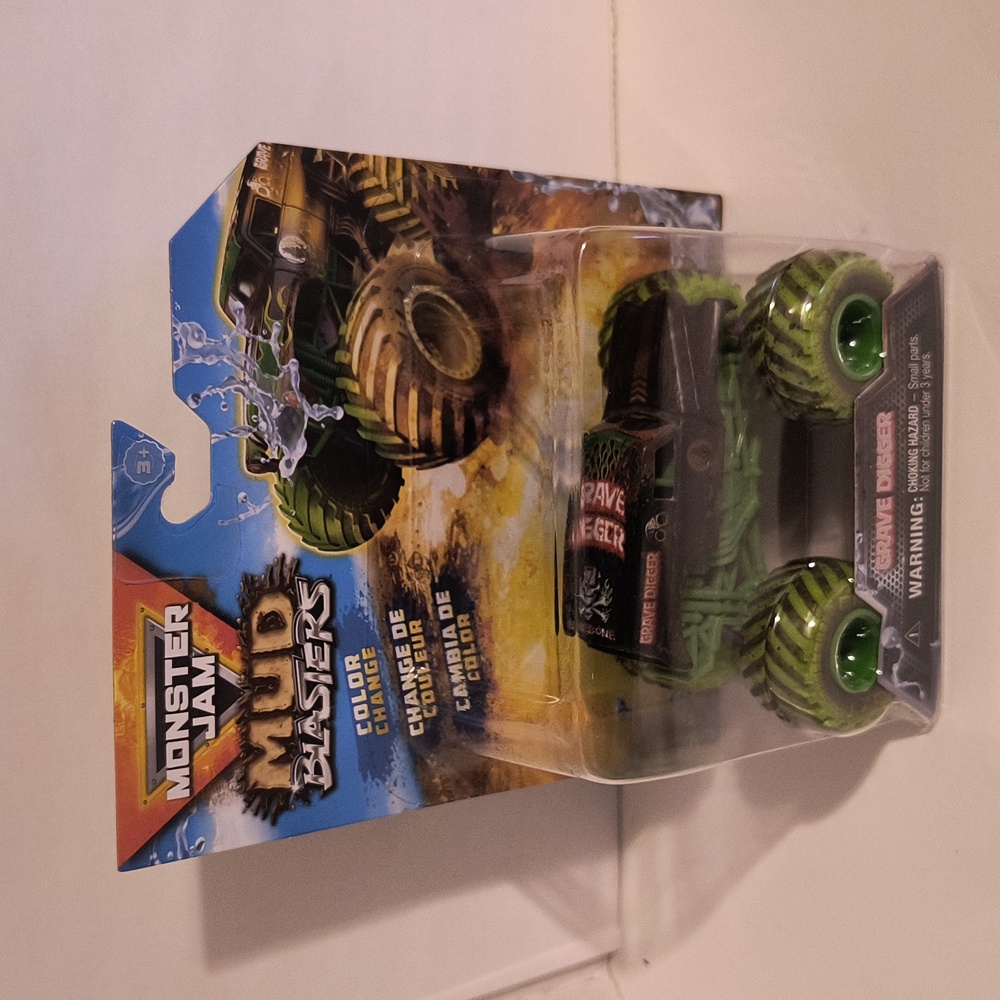 B22  Monster Jam Grave Digger  Truck  mud blasters